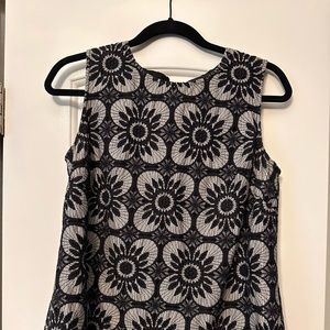 Banana Republic Lace overlay blouse with tie back, Size Small